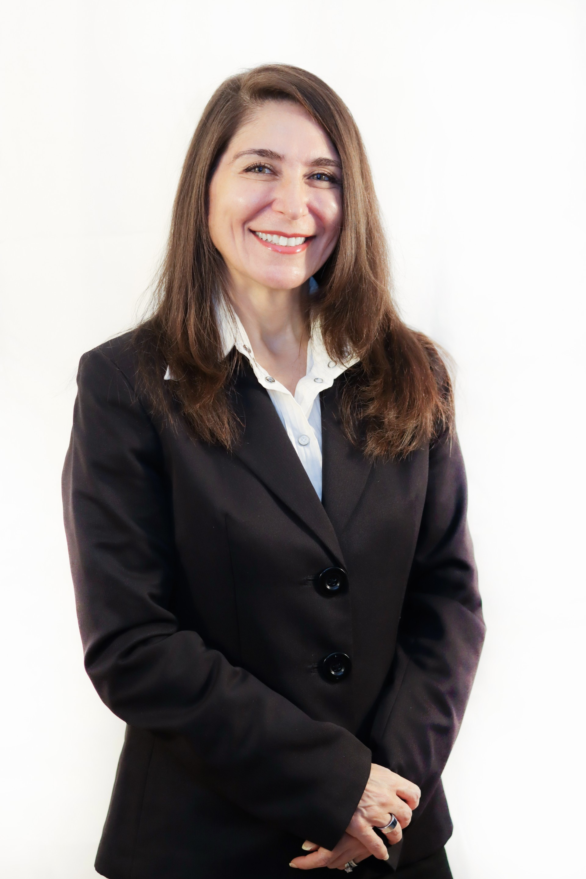 Amira Mamhikoff headshot